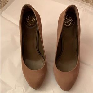 Beige bcbg pumps